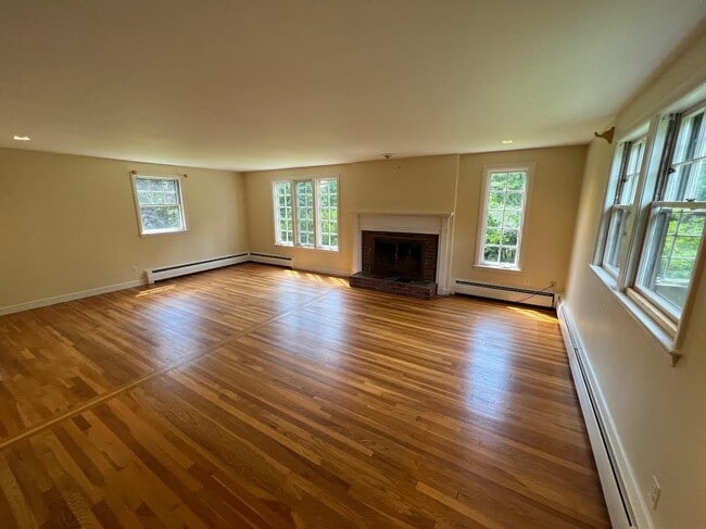 Foto del edificio - 48 River Ave