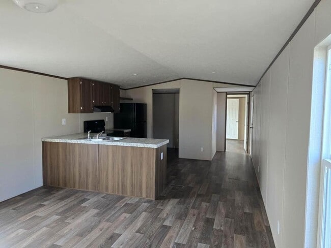 Building Photo - 814 S Kern Ave