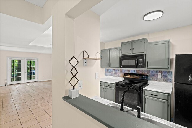 Building Photo - Charming 2bd / 1.5 ba located in East Rale...