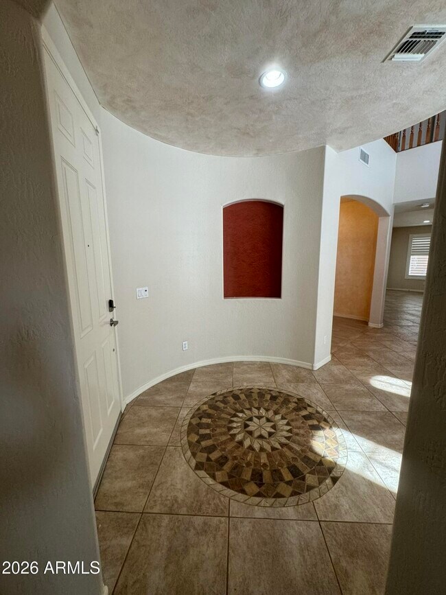 Building Photo - 419 W Balsam Dr
