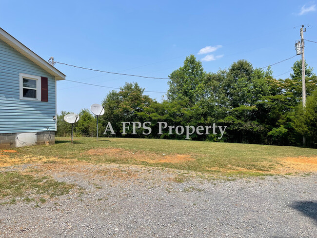 Building Photo - 581 Holcomb