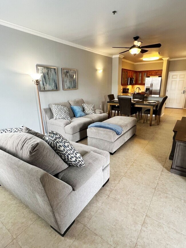 Foto del edificio - Beautiful 1 Bed/1 Bath Fully Furnished Lig...