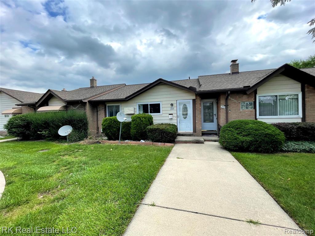 Foto principal - 8401 18 Mile Rd