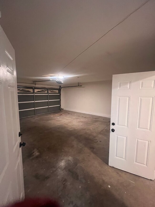 Building Photo - Ready to Rent in Apple Valley