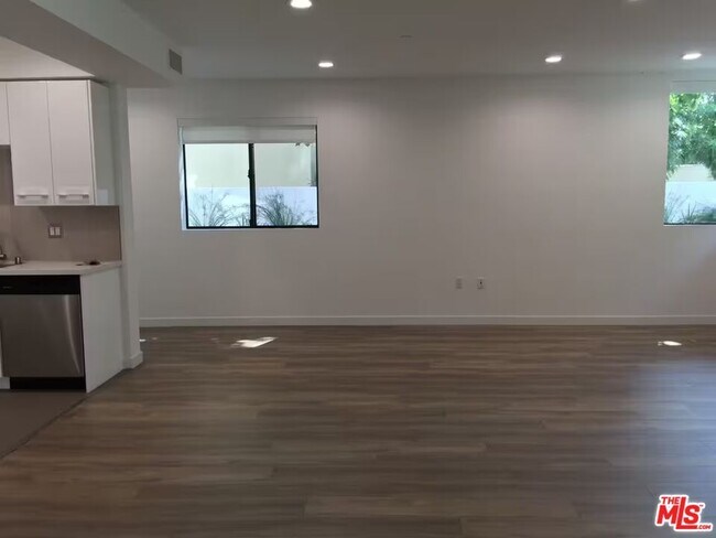 Building Photo - 11478 Moorpark St