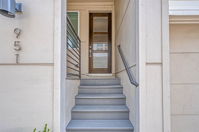 Foto del edificio - 951 W 17th St