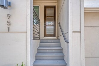 Building Photo - 951 W 17th St