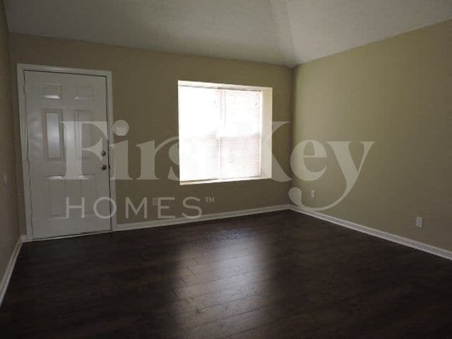 Foto del edificio - 2631 Parkview Dr