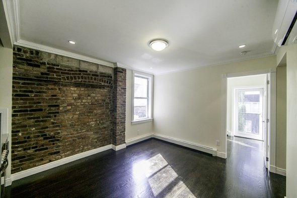 Primary Photo - 312 W 19th St