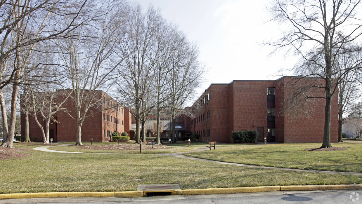 Building Photo - Russell House