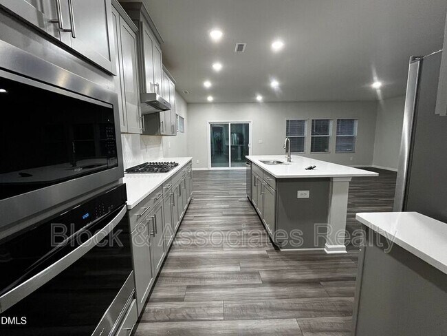 Building Photo - 937 Avonmore Dr