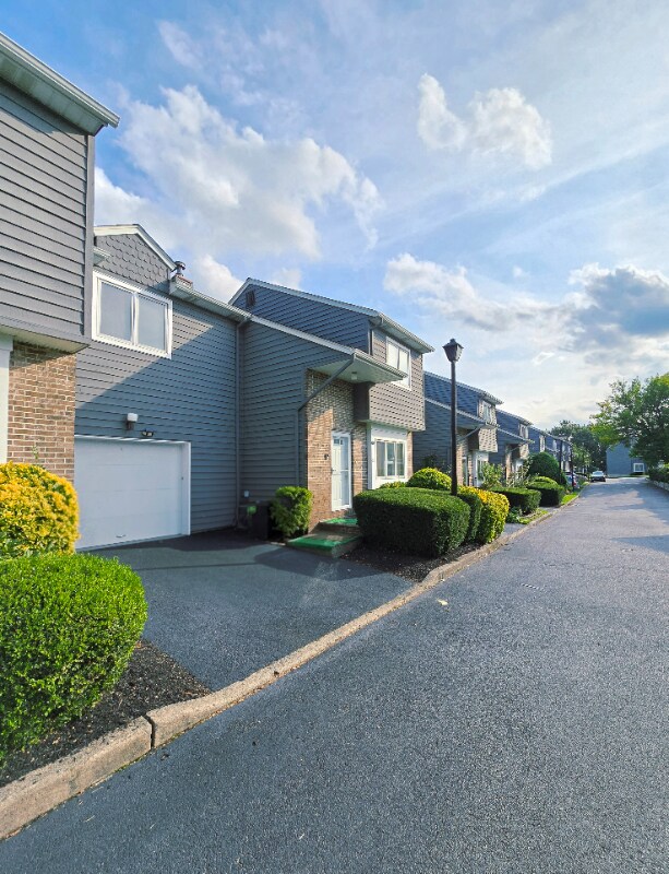 Foto del edificio - 821-21 Creek Ct