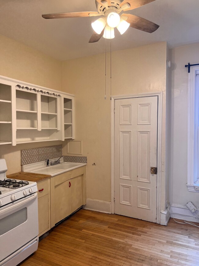 Large, separate kitchen - 2806 W Girard Ave