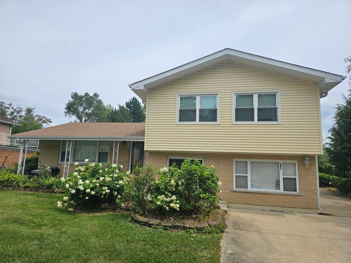 Primary Photo - 1S481 Leahy Rd