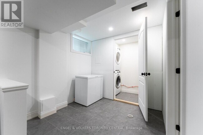 Photo du bâtiment - 767 Phillip Murray Ave