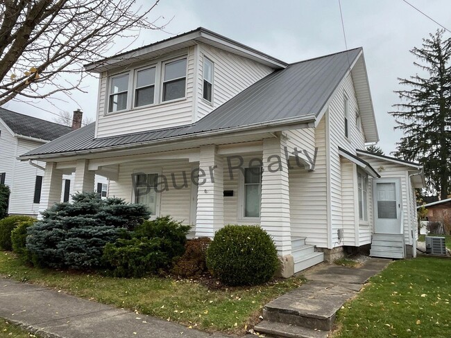 Building Photo - Beautiful 4 Bedroom on Ashland's South Side