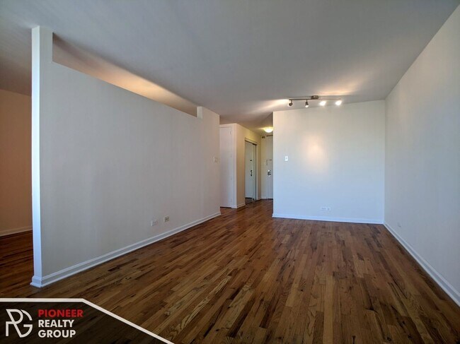 Foto del edificio - 4600 N Clarendon Ave