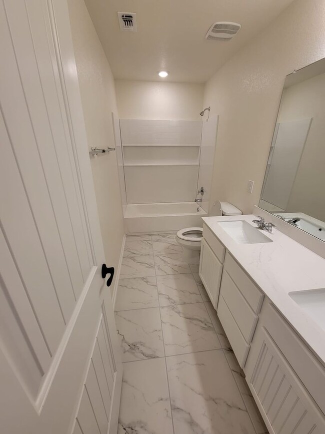 Building Photo - Spacious 5BR House in Leander