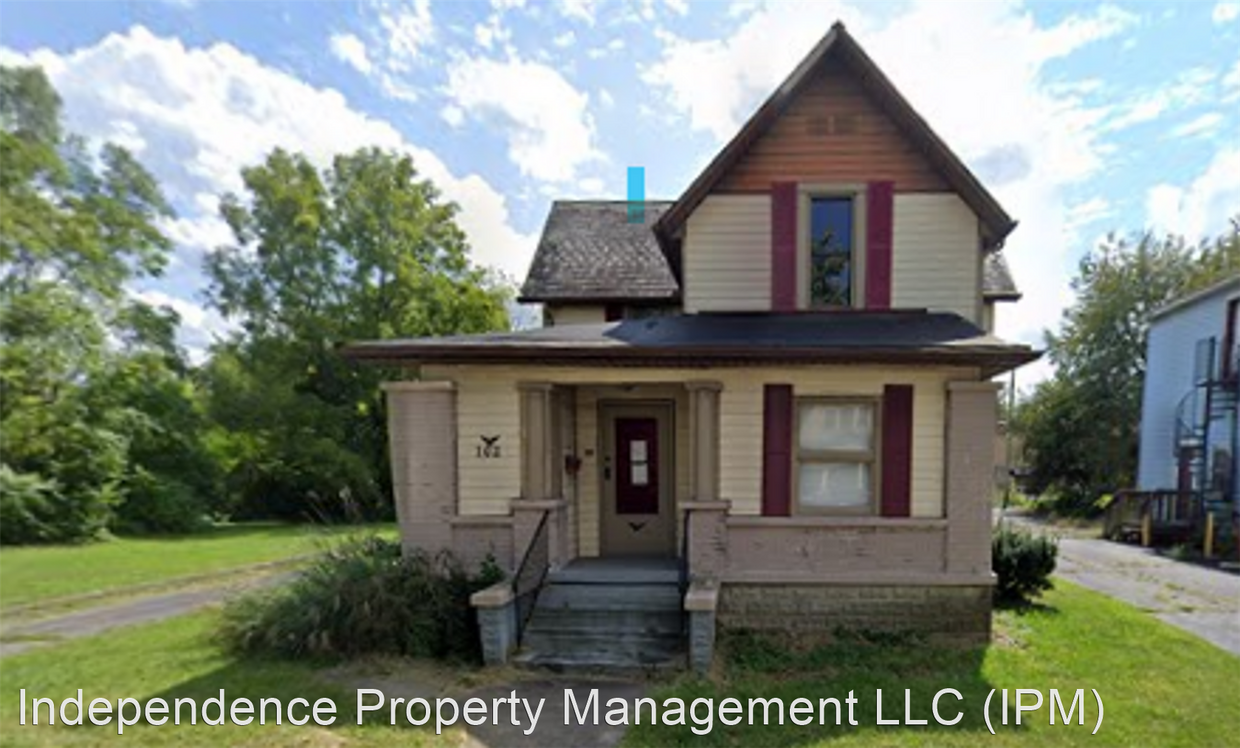 Primary Photo - 4 br, 3 bath House - 102 E Main St.