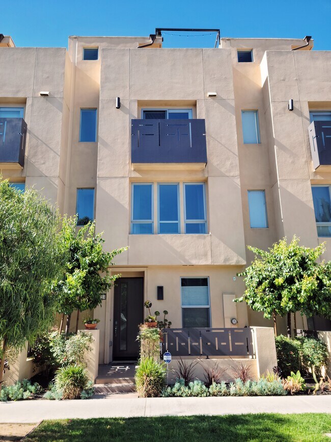 Foto del edificio - 10714 Bloomfield St