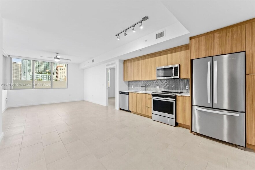 Foto principal - 2150 N Bayshore Dr