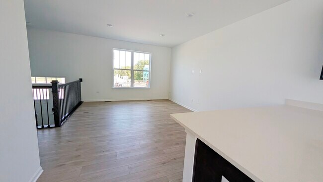 Building Photo - 527 Red Oak Cir