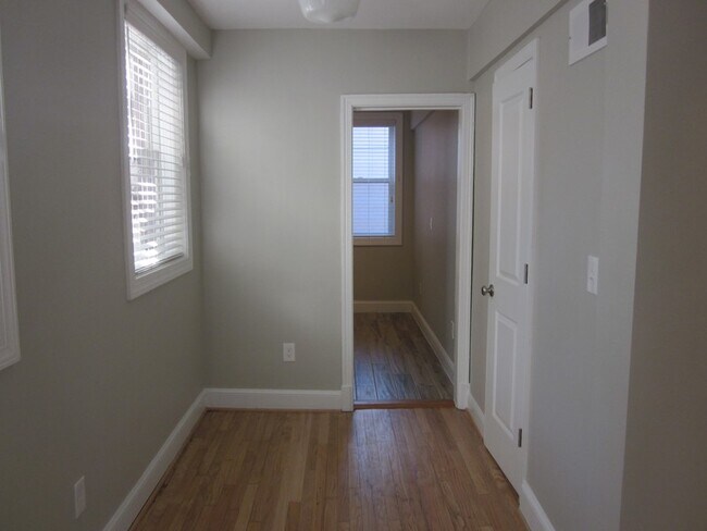 Foto del edificio - 4016 Calvert St NW