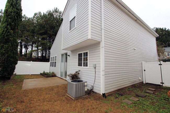 Building Photo - 599 W Oaks Dr