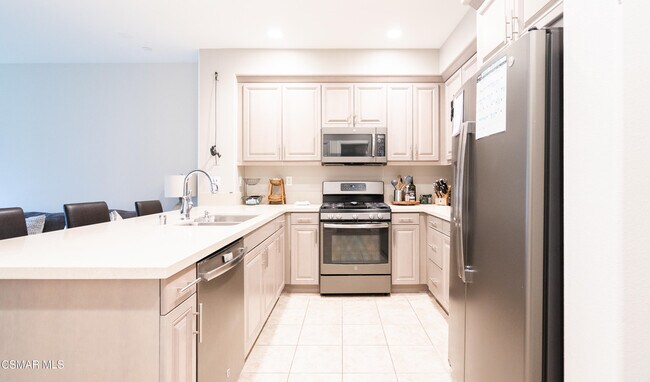 Foto del edificio - 5057 Robles St