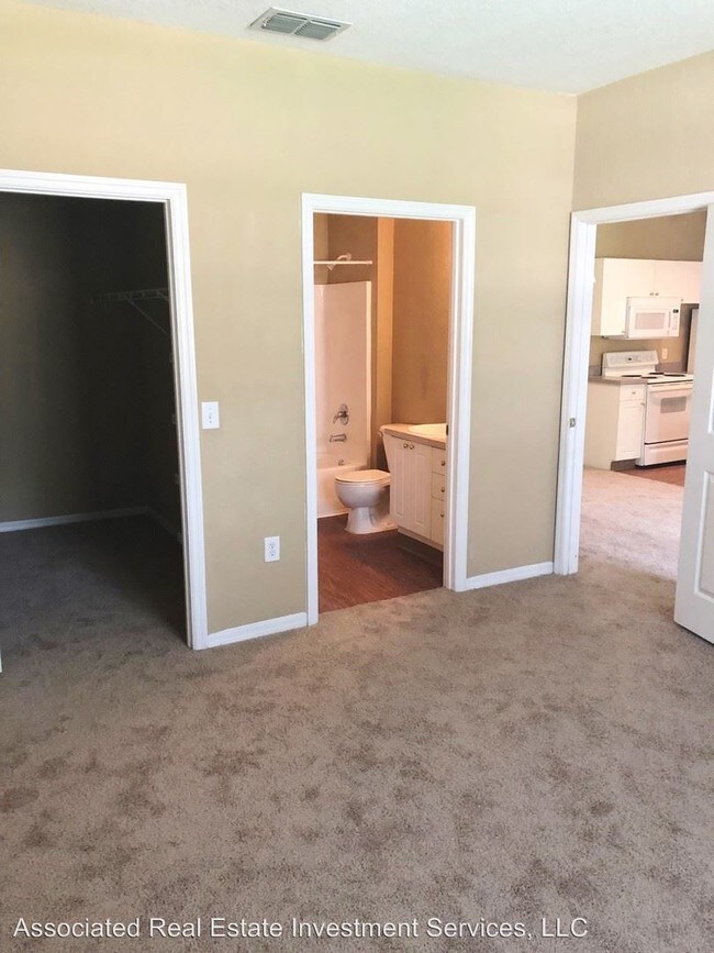 Building Photo - 858 Grand Regency Pointe