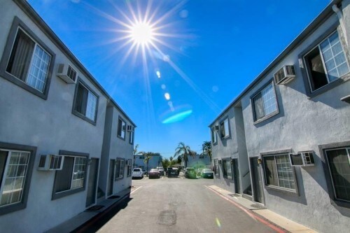 Foto principal - 16777 Reed St