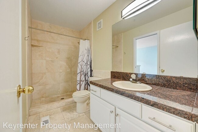 Building Photo - 3 br, 3 bath House - 812 Walnut St Unit E