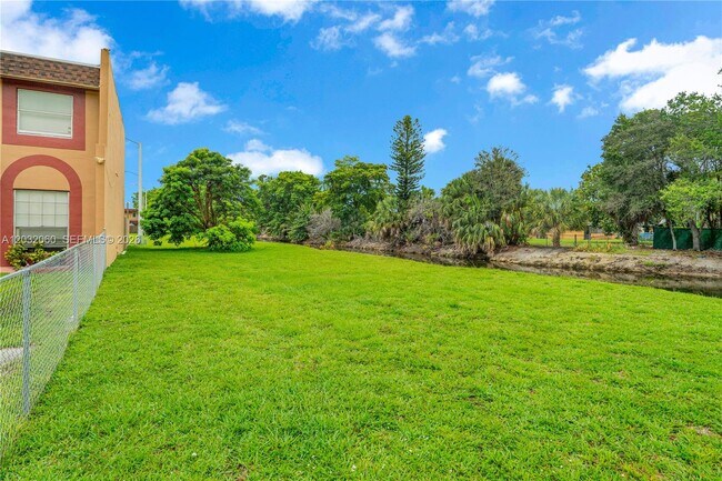 Foto del edificio - 2790 NW 196th St