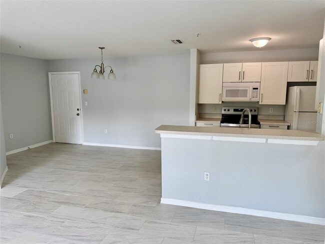 Building Photo - 5475 Vineland Rd