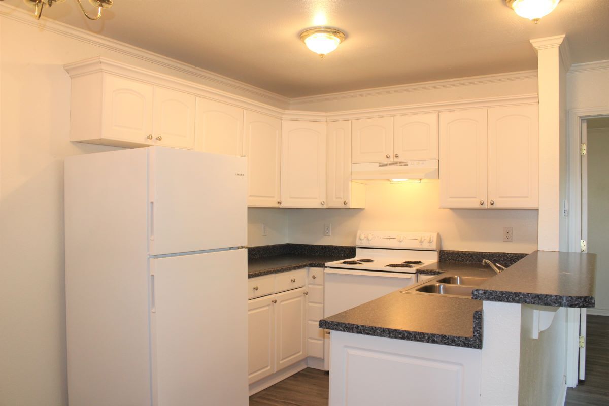 Kitchen - 2575 W Denman St