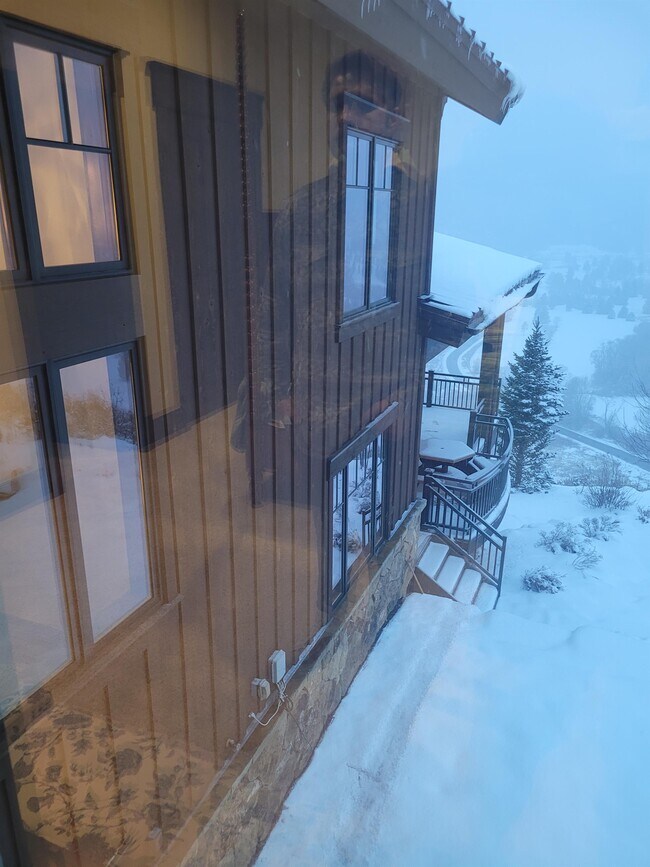 Foto del edificio - 480 Interlaken Dr