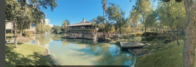 Foto del edificio - 340 N Civic Dr