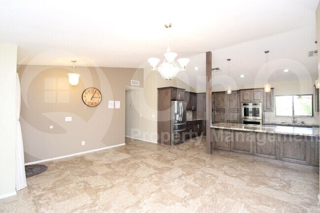 Building Photo - 4725 E Le Marche Ave