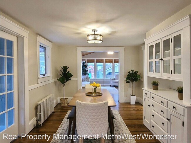 Foto del edificio - 4 br, 2 bath House - 25 Burdette Avenue