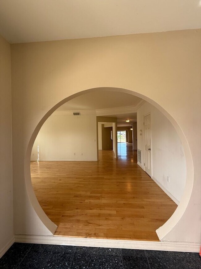 Building Photo - Gorgeous, unique house available immediately