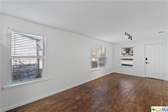 Building Photo - 808 S Terrace St