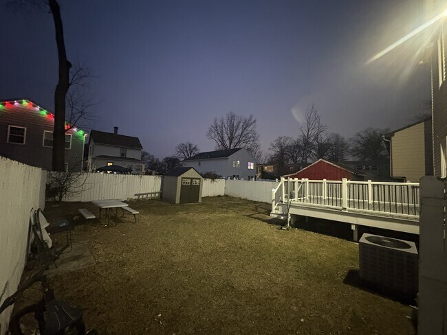 Building Photo - 413 Georges Pl