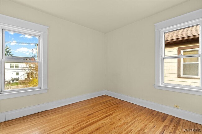 Foto del edificio - 394 Taunton Pl