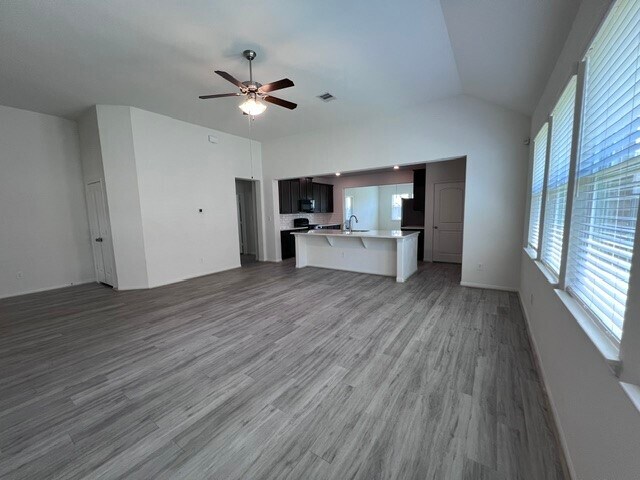 Foto del edificio - 14147 Little River Dr