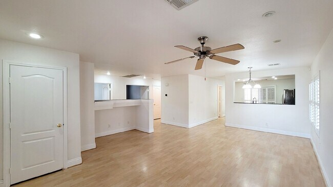Foto del edificio - 167 White Butte St