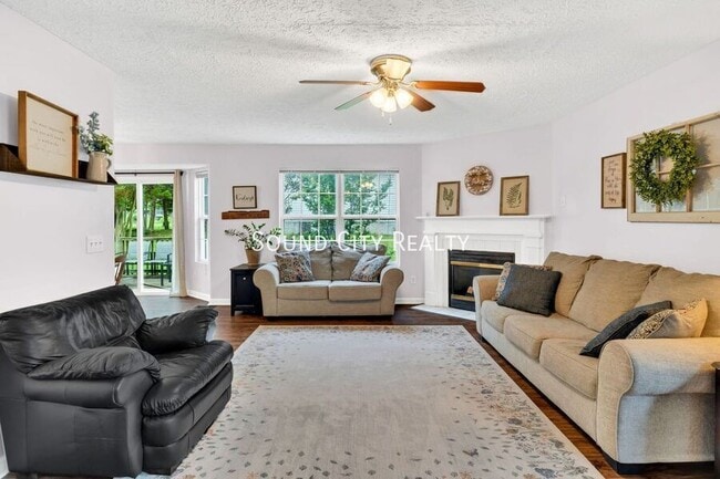 Photo - 1233 Twin Cir Dr House