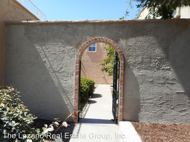 Building Photo - 11109 La Quinta Pl