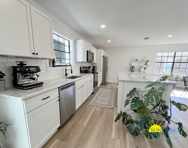 Building Photo - Discover Your Dream Home in the Heart of N...