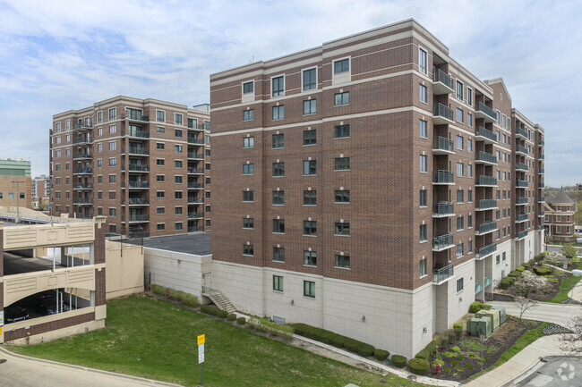 Building Photo - Library Courte Condominiums