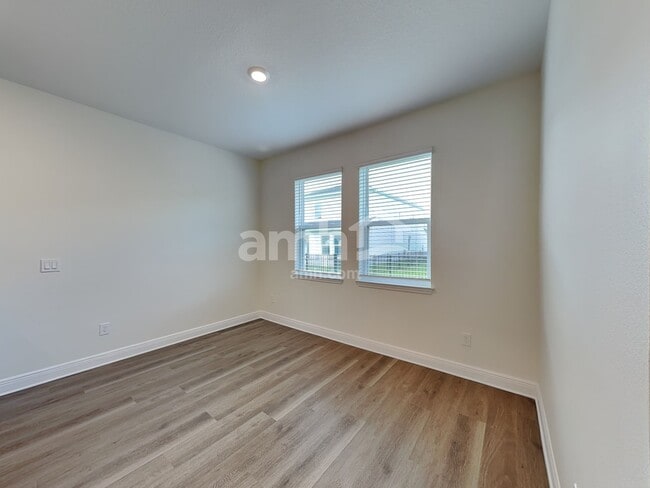 Building Photo - 5956 Pinewood Ests Dr